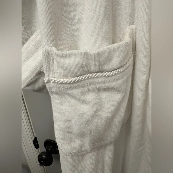 Luxurious White 100% Cotton Women's Plush Robe - Picture 4 of 6